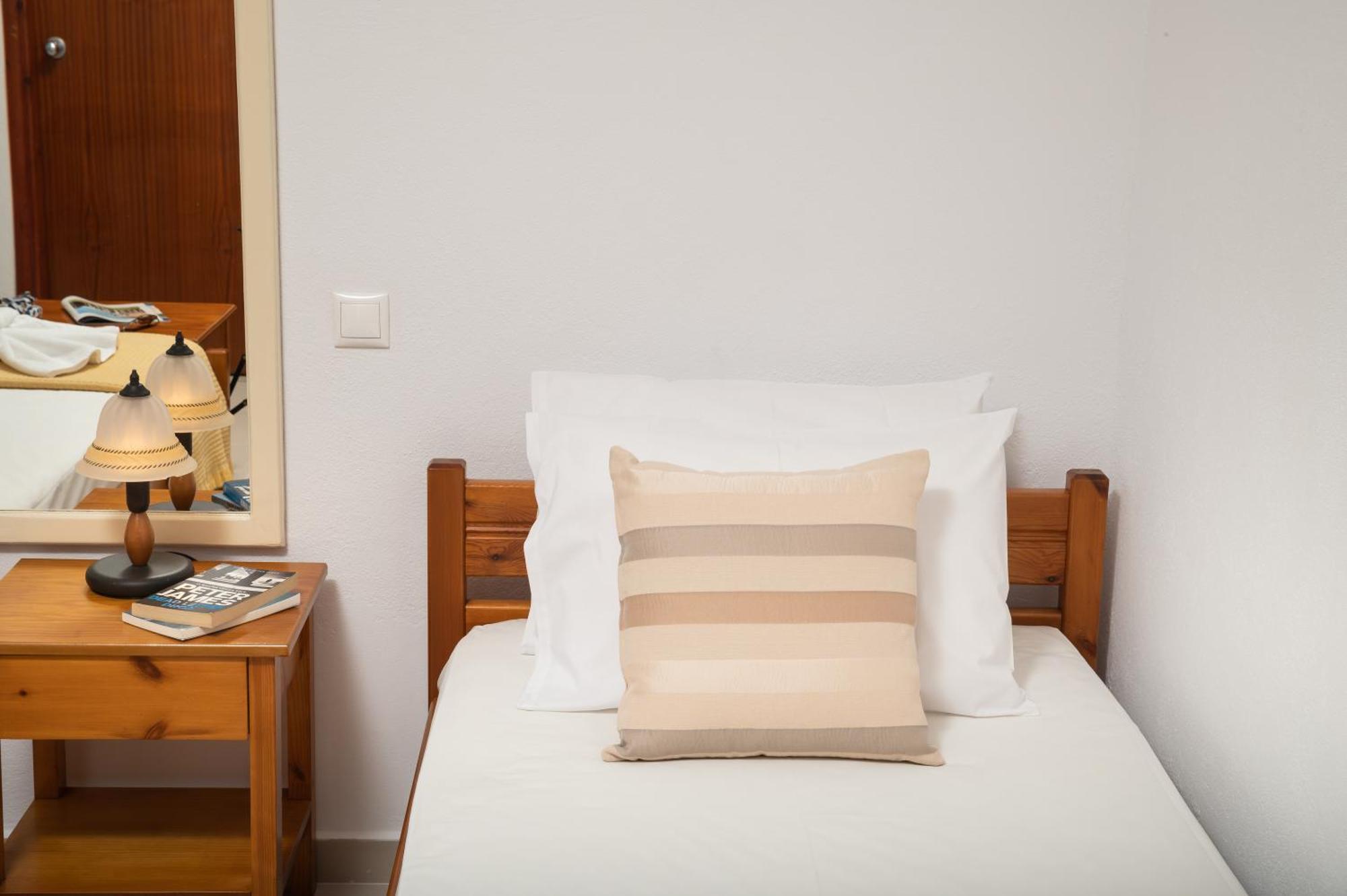 Aphrodite Apartments カリヴェス 部屋 写真