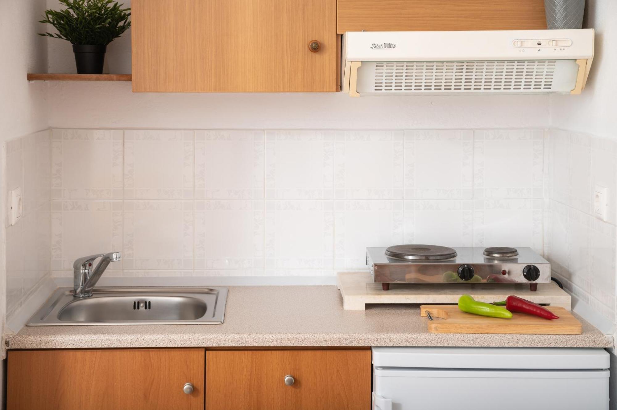 Aphrodite Apartments カリヴェス 部屋 写真