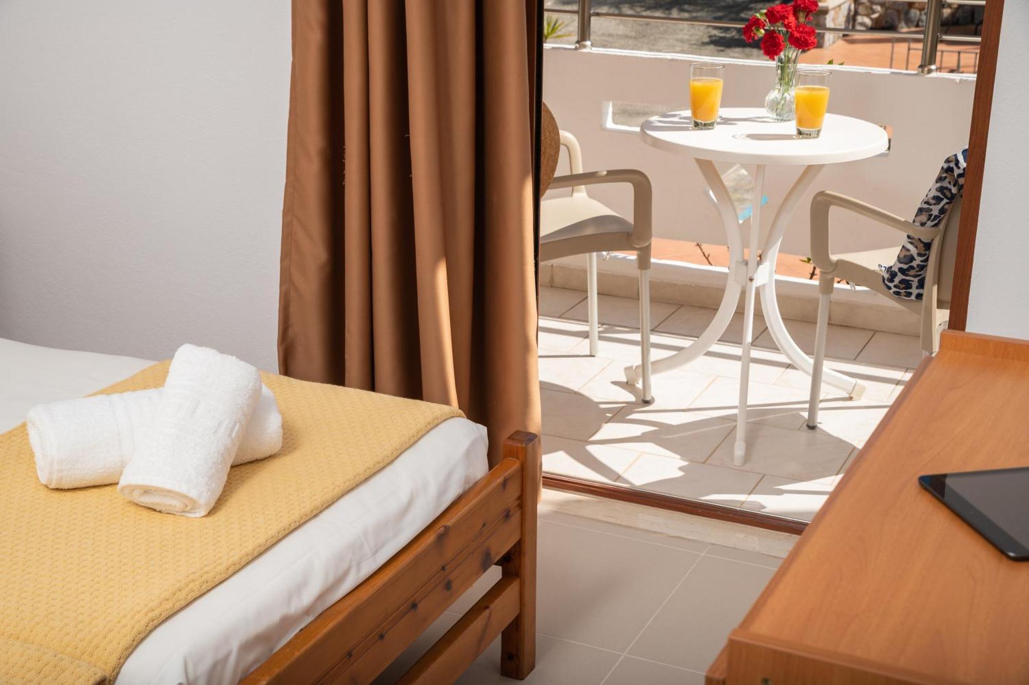 Aphrodite Apartments カリヴェス 部屋 写真
