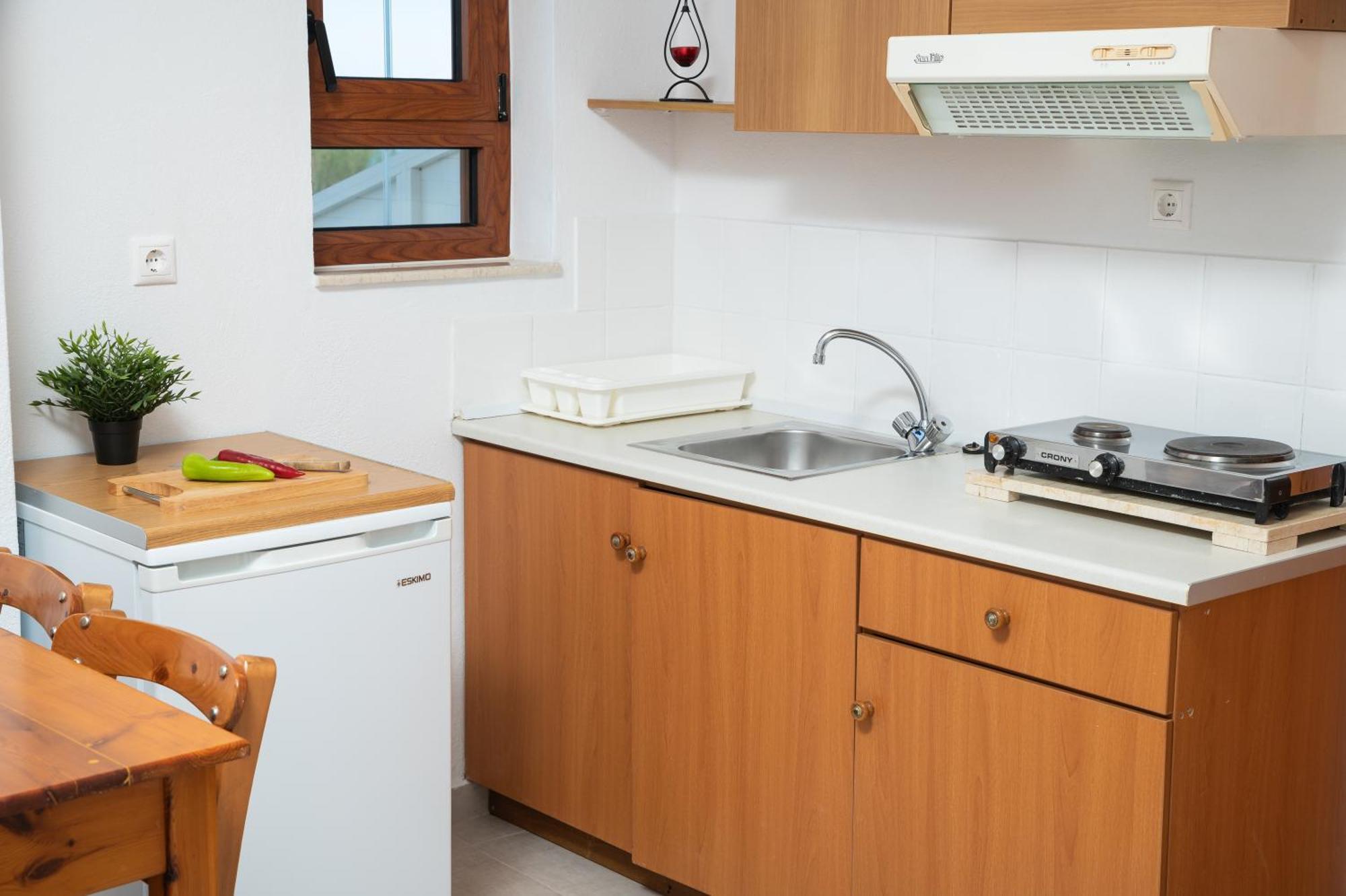 Aphrodite Apartments カリヴェス 部屋 写真